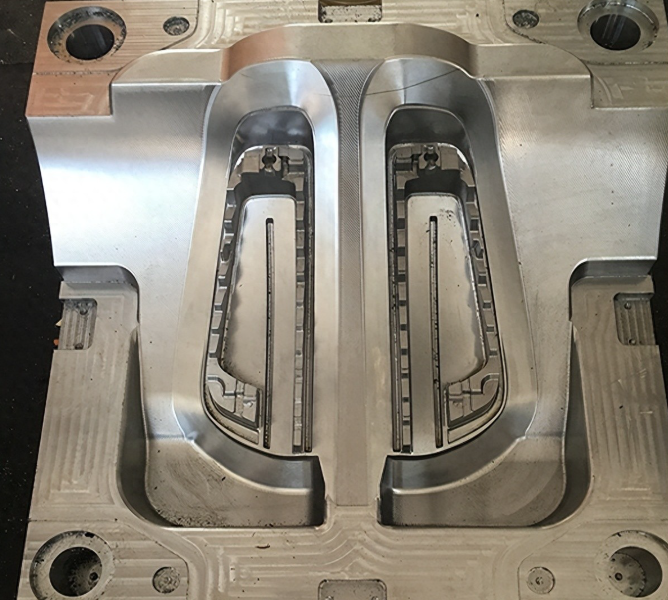 汽車(chē)尾燈模具：如何從設(shè)計(jì)到制造實(shí)現(xiàn)高精度與高品質(zhì)？